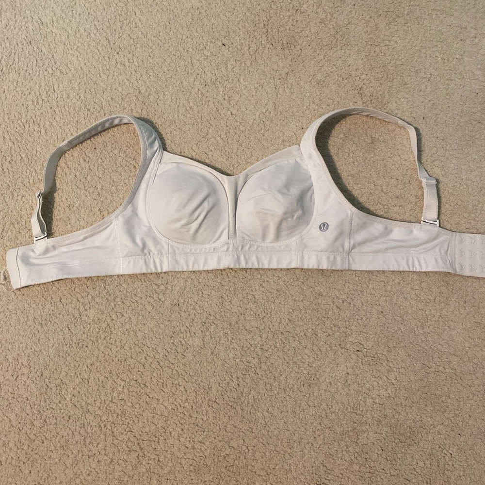 White lulu lemon sports bra